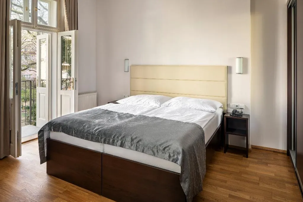 DOUBLE WITH BALCONY Room, Hotel Unique, Prague