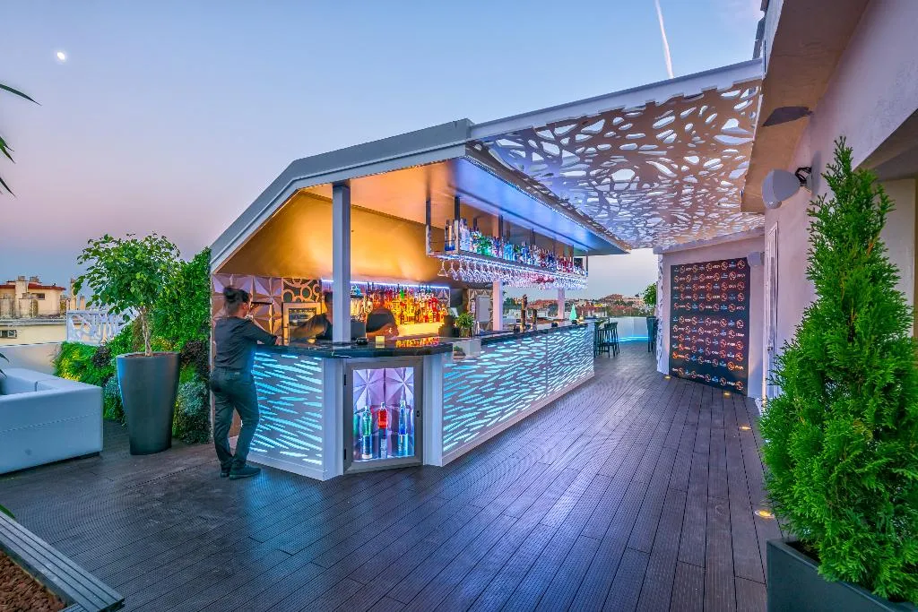 Terrace, Aparthotel Veramar, Costa Del Sol