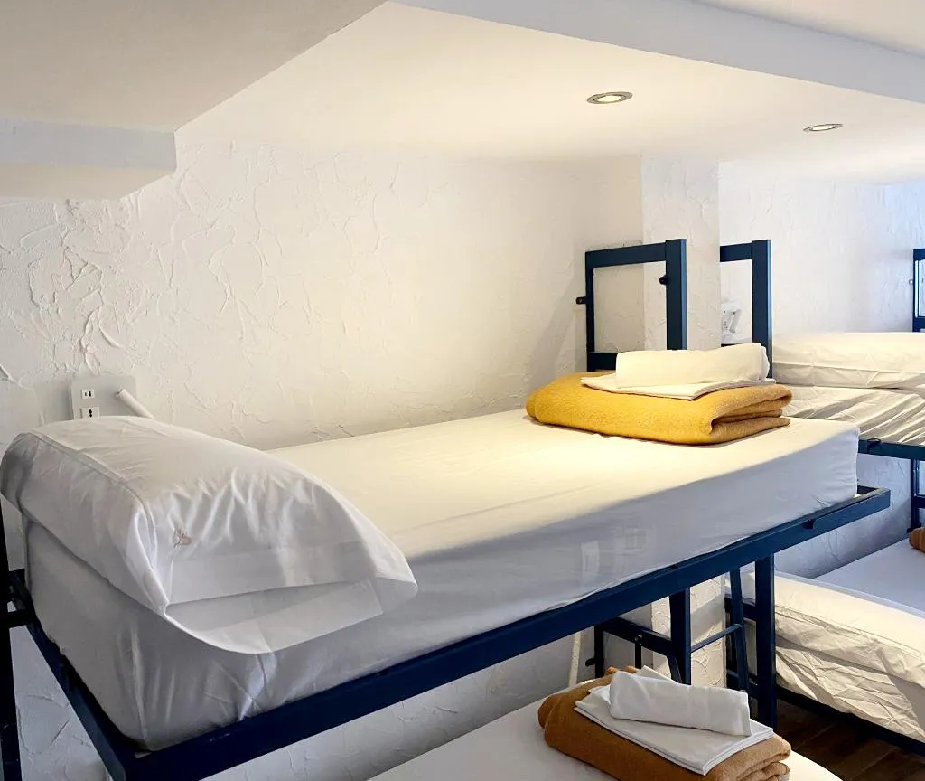 APARTMENT CAPACITY 8 Room, Y Hostel - Albergue Juvenil, Majorca