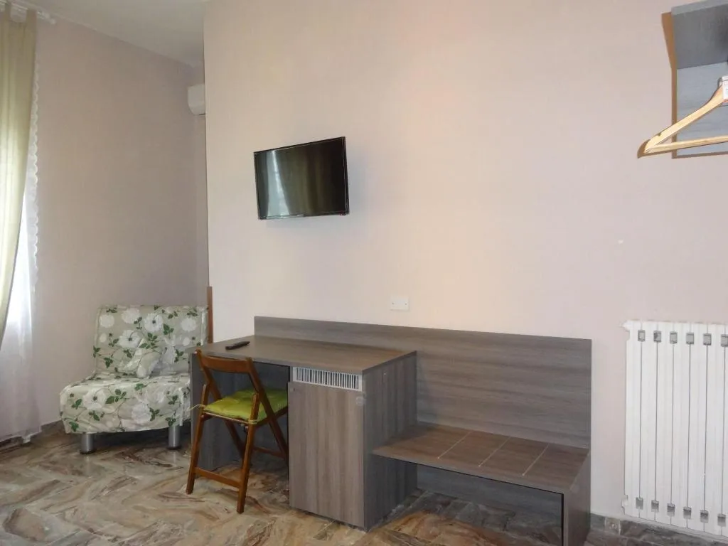 Room, Amphitheatrum Gate, Naples
