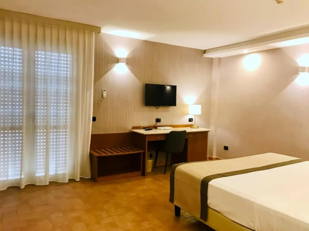 TRIPLE STANDARD Room, American Hotel, Naples