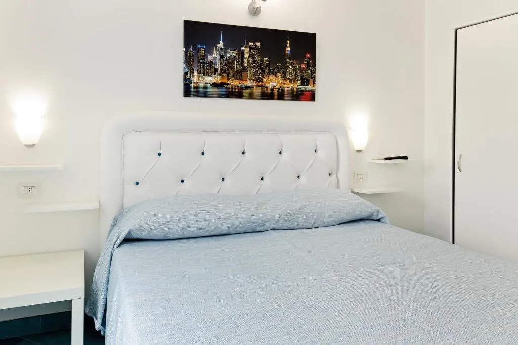 QUADRUPLE TWO BEDROOMS ONE BATHROOM Room, Carmencita, Naples