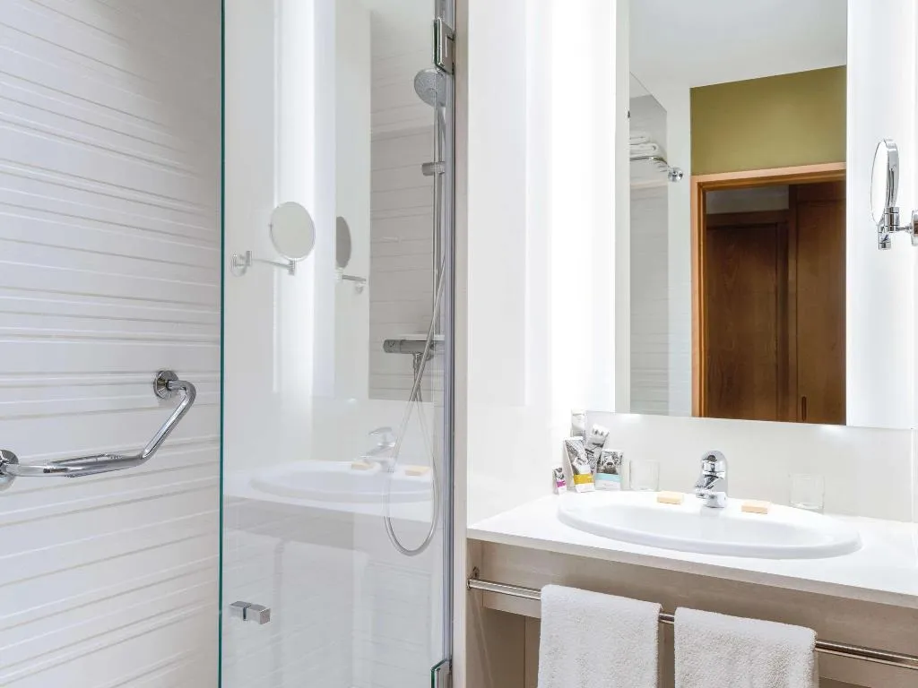 DOUBLE WITH DOUBLE BED Room, Mercure Porto Gaia, Porto