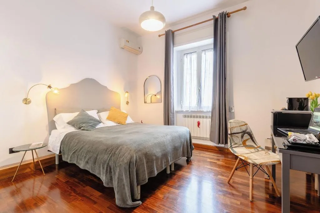 Room, Napolicentro Mare, Naples