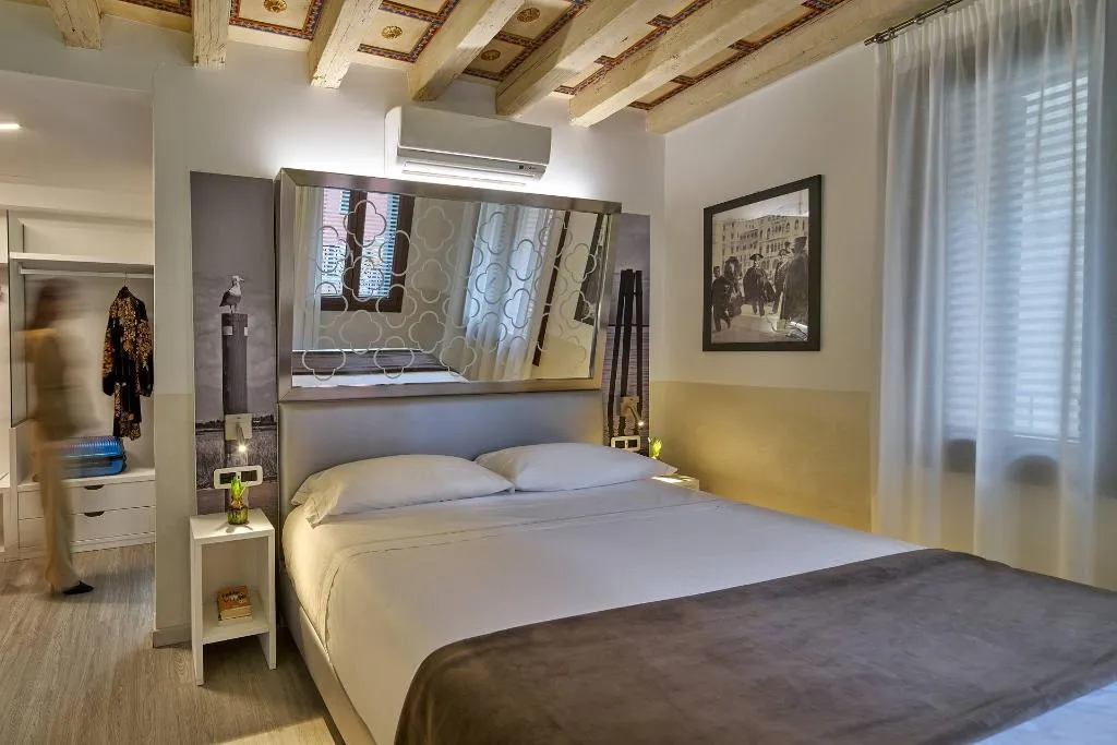Double or Twin SUPERIOR Room, UNA HOTELS Ala Venezia - Adults +16, Venice