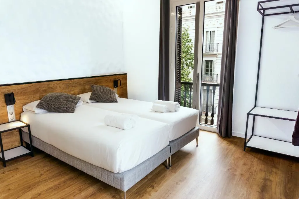 TWIN SUPERIOR WITH VIEWS Room, Fontanella Green House, Barcelona