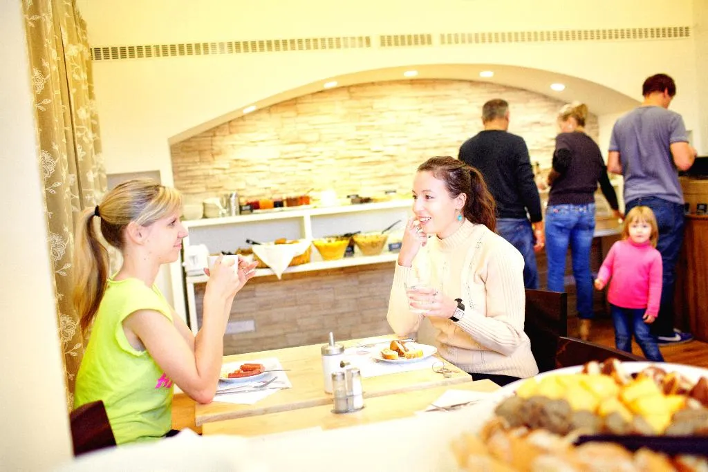 Restaurant, Brixen, Prague