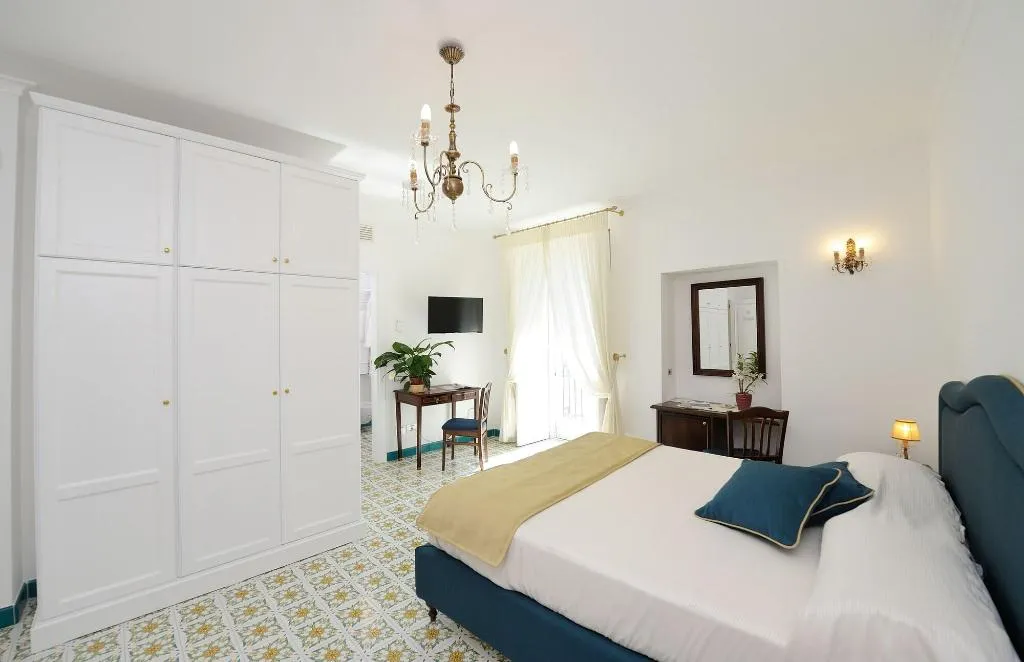 Room, Residenza Luce, Naples