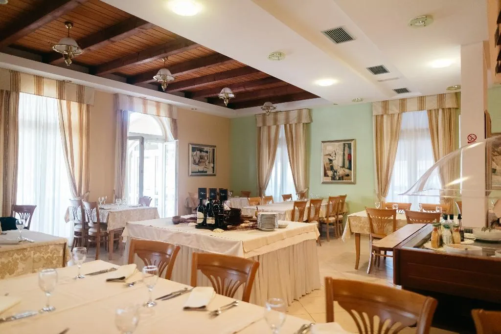 Restaurant, Spongiola, Split