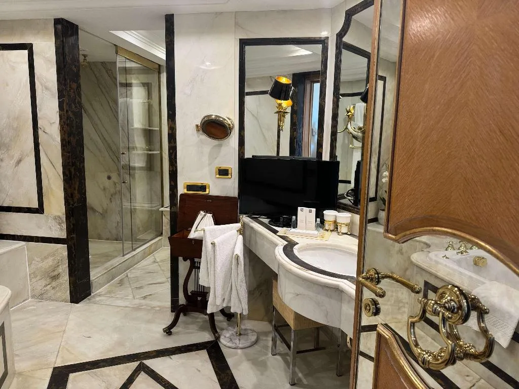 SUITE STANDARD Room, Rome Cavalieri, A Waldorf Astoria Hotel, Rome