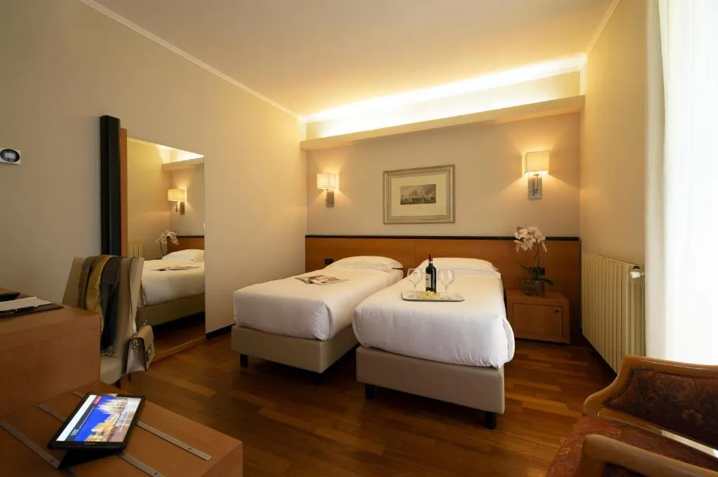 TWIN CLASSIC Room, Fenice Hotel Milan, Milan