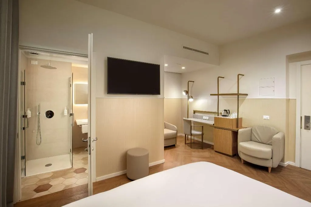 DOUBLE Accessible SUPERIOR Room, Cosmopolita Hotel Rome, Tapestry Collection by Hil, Rome