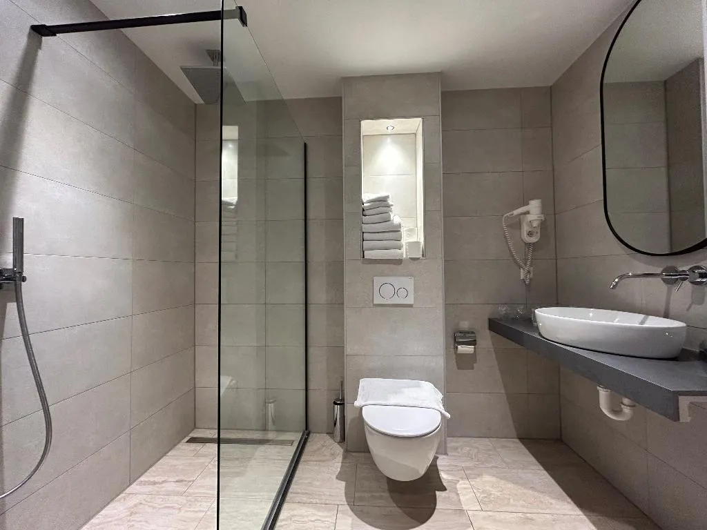 QUADRUPLE STANDARD Room, Xo Hotels Blue Square, Amsterdam