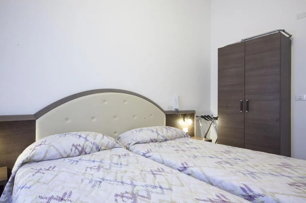 Room, Albergo Amalfi Milano, Milan