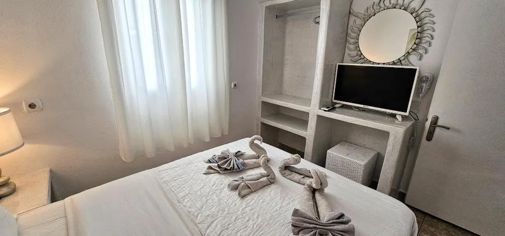Room, Pleasure Beachside Studios, Santorini