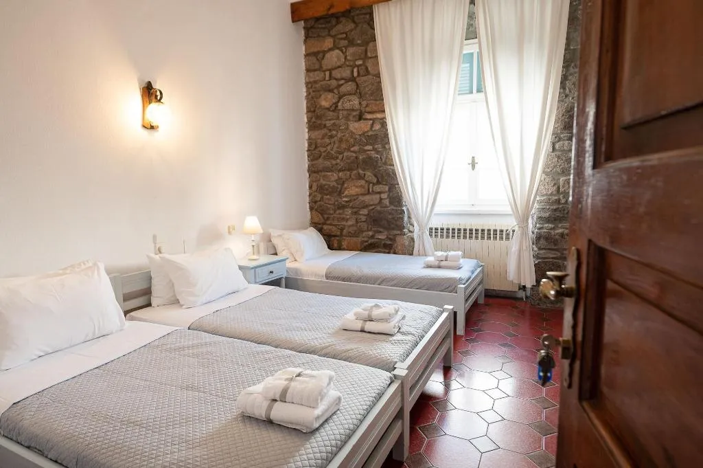 Room, Dionysos Poros, Kalamata