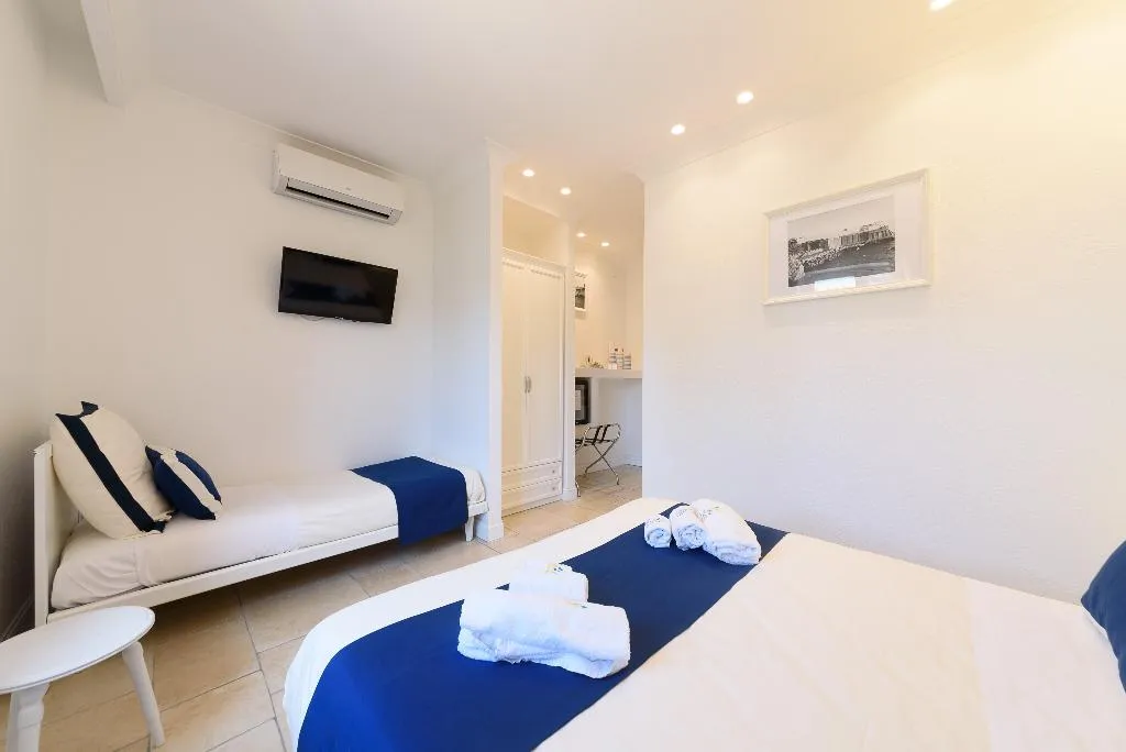 FAMILY ROOM CAPACITY 3 Room, Villa Fortuna Holiday Resort, Naples