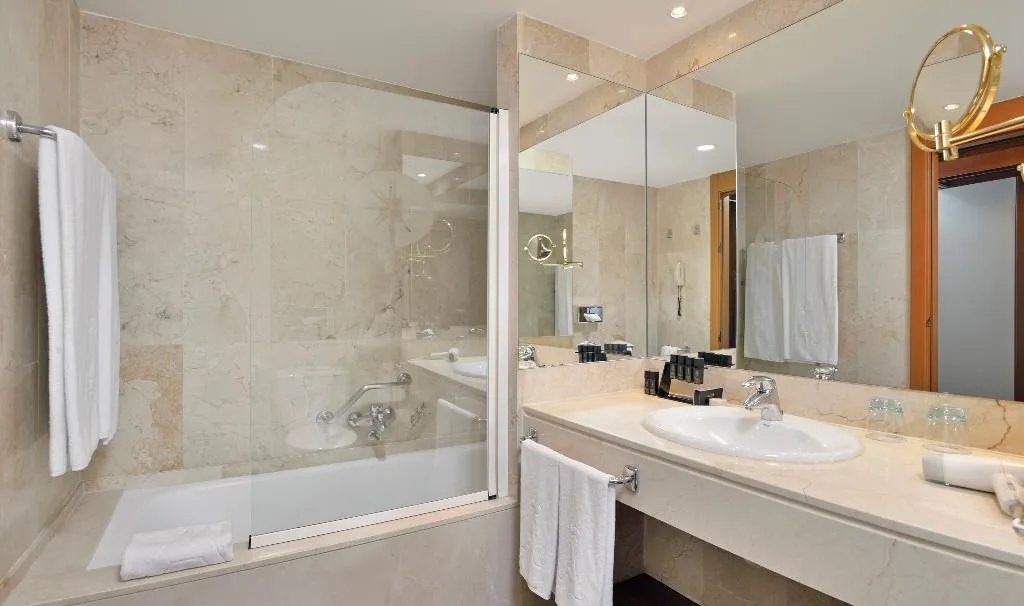 JUNIOR SUITE STANDARD Room, Best Western Premier CMC Girona, Costa Brava