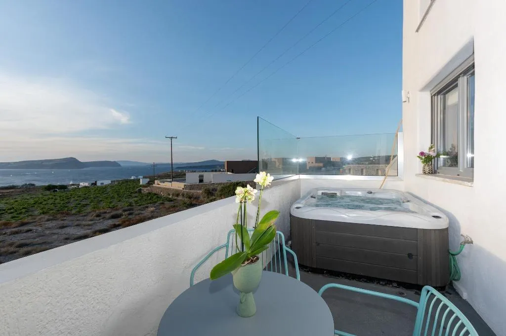 Room, Symmetry Suites, Santorini