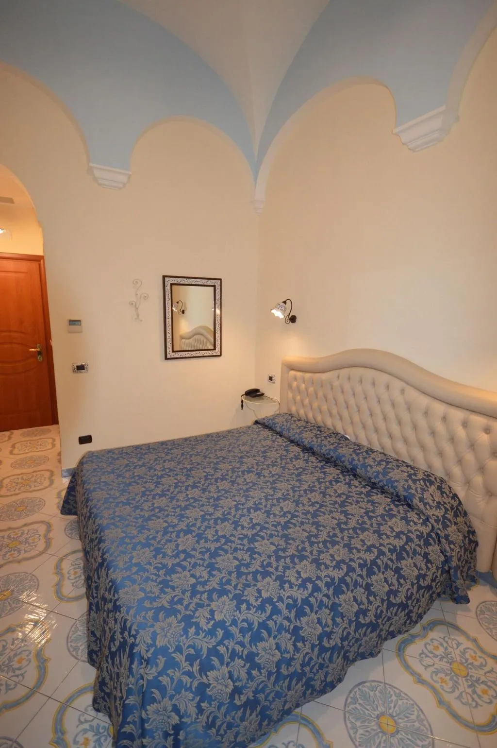 DOUBLE QUEEN SIZE BED Room, B&B Palazzo Pisani, Naples