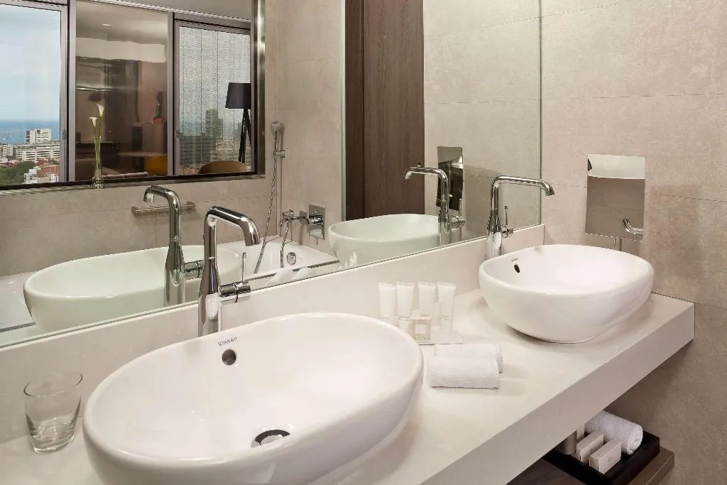 FAMILY ROOM SEA VIEW Room, Melia Barcelona Sky, Barcelona