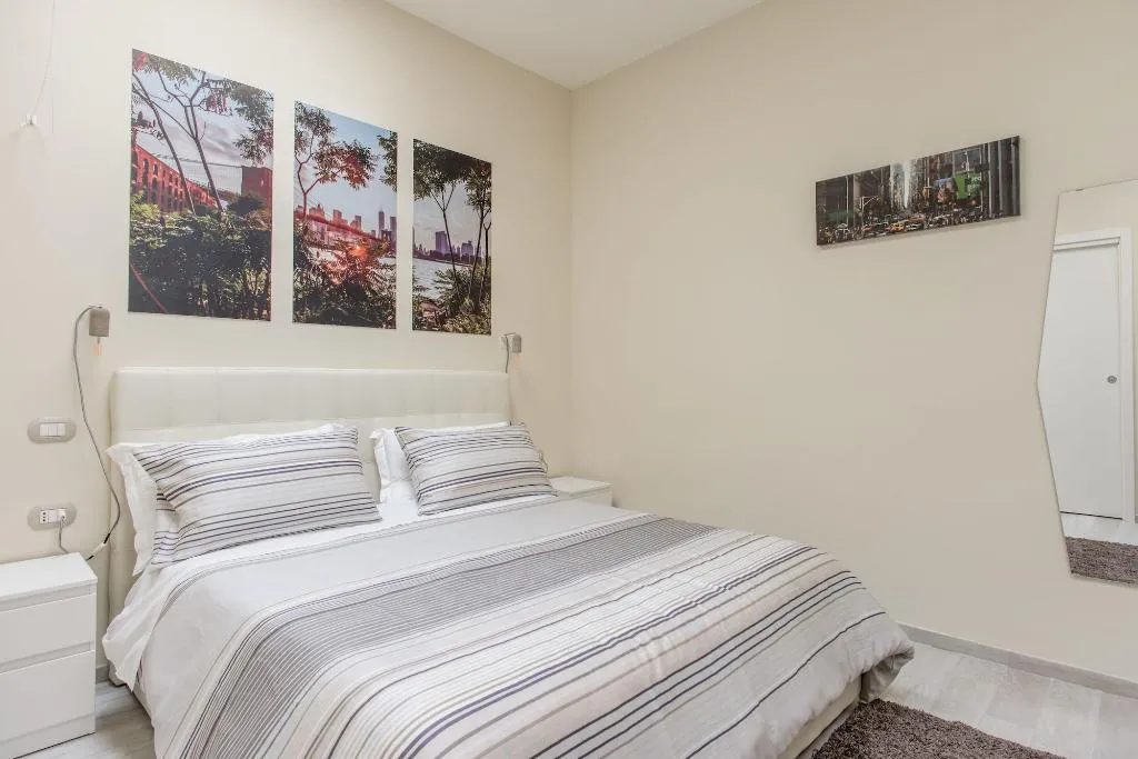 Room, Morra's Home, Naples