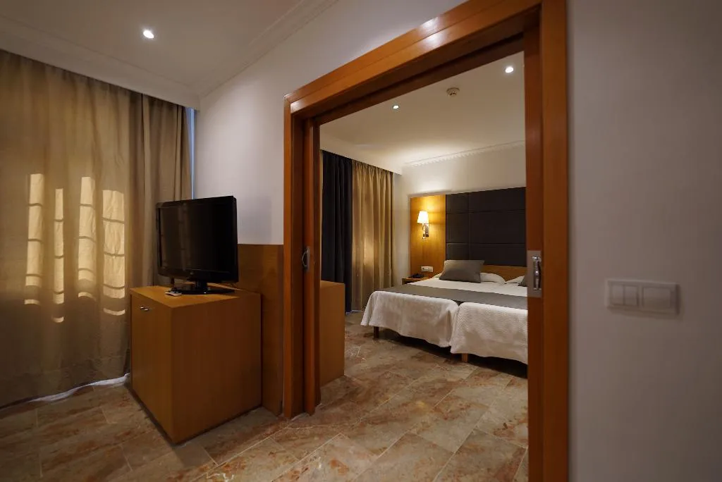 QUADRUPLE STANDARD Room, Artmadams, Majorca
