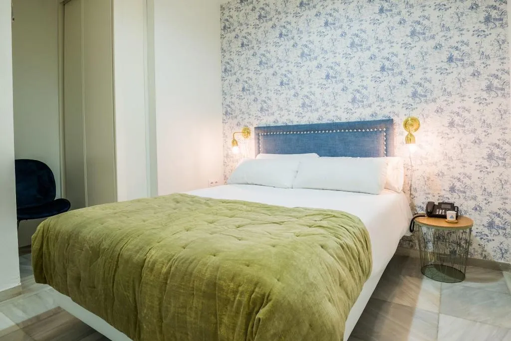 Room, Jardin de La Alameda, Seville