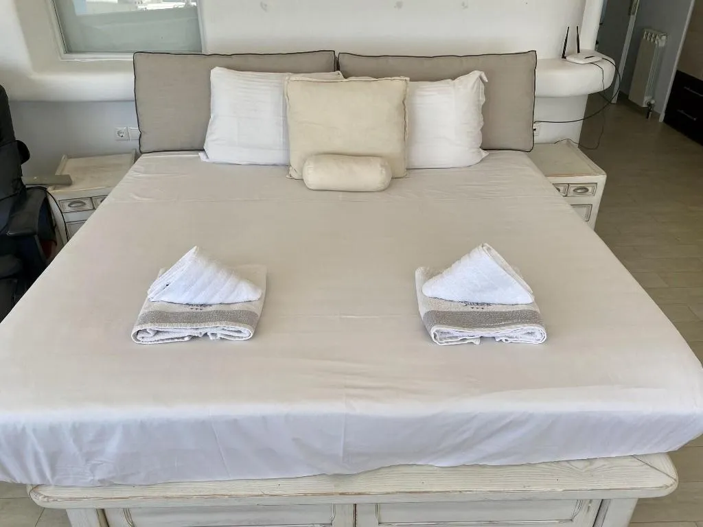 Room, Flaskos Suites, Mykonos