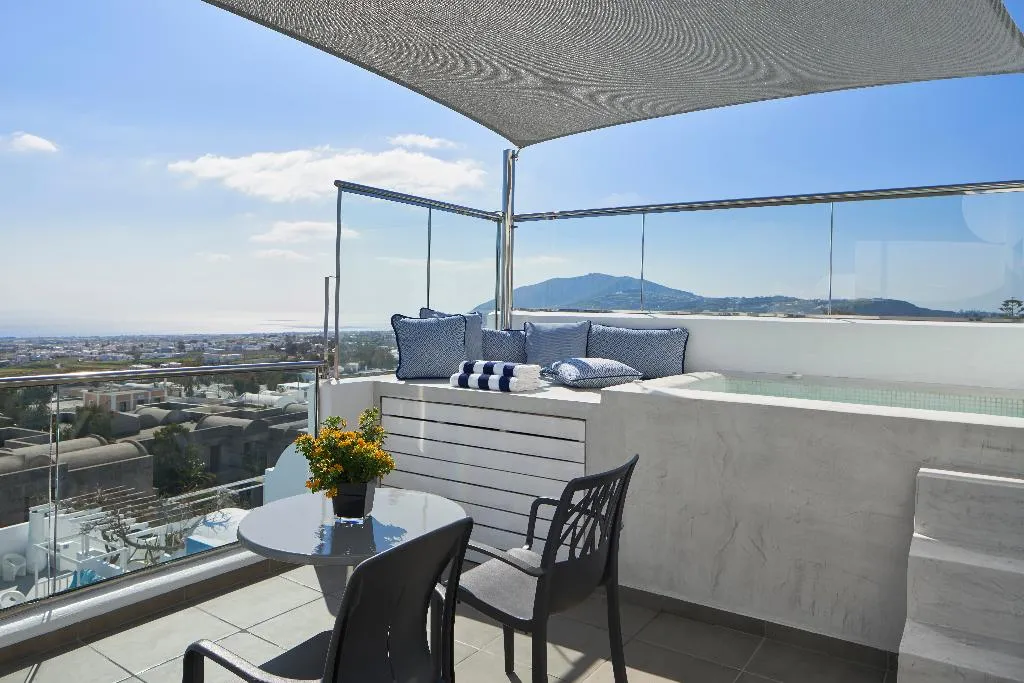 SUITE DELUXE WITH JACUZZI Room, Aressana Spa Hotel and Suites, Santorini