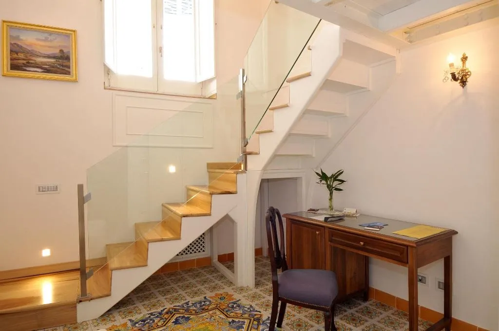 Room, Residenza Luce, Naples