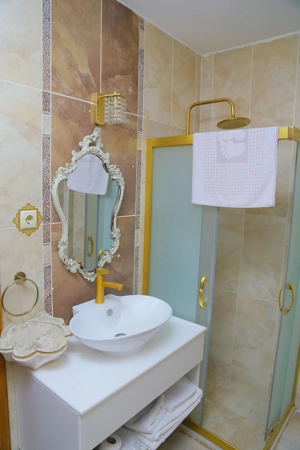 Room, Huri & Nuri Hotel, Izmir