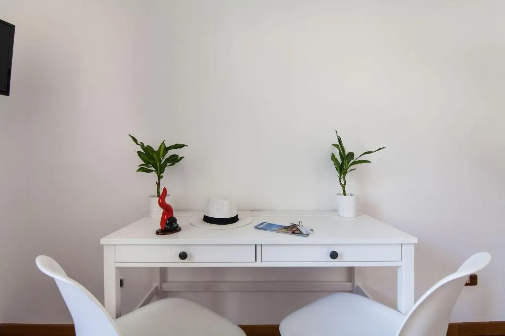 Room, Napolicentro Mare, Naples