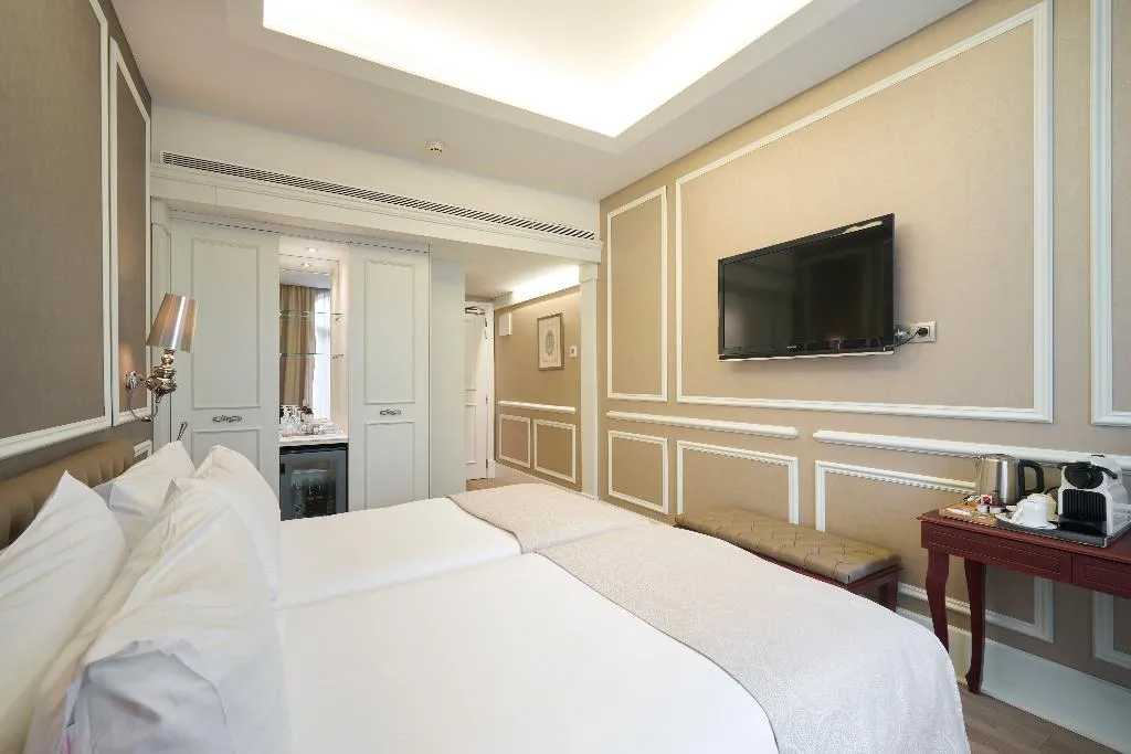DOUBLE SINGLE USE STANDARD Room, Catalonia Passeig de Gracia, Barcelona