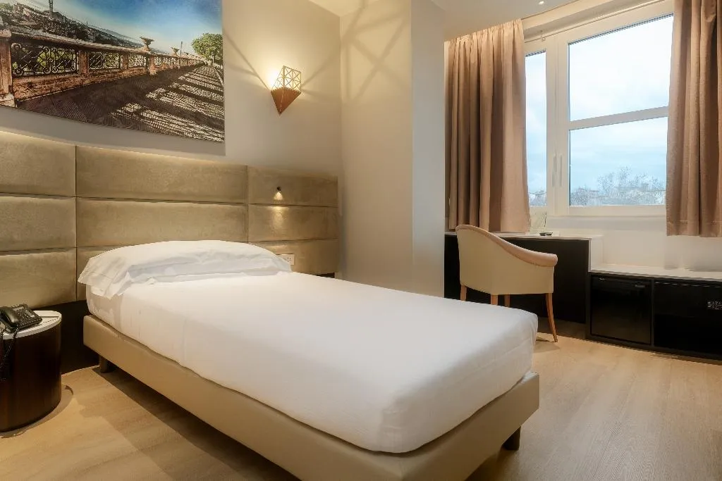 SINGLE STANDARD Room, Sangallo Palace Perugia, Perugia