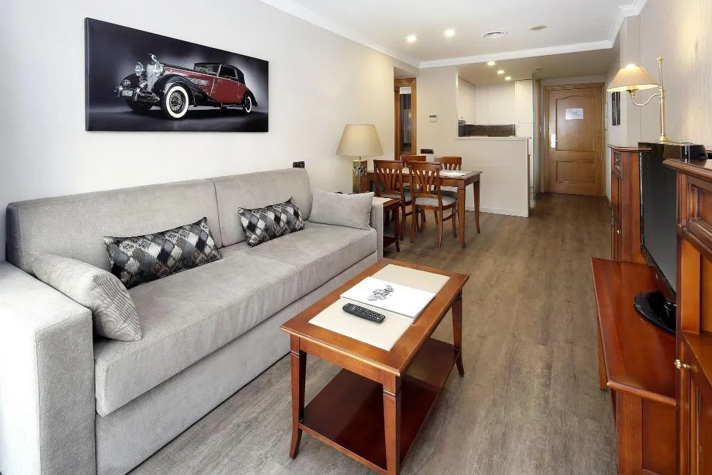 APARTMENT CAPACITY 3 Room, Hispanos 7 Suiza Apartament-Restaurant, Barcelona
