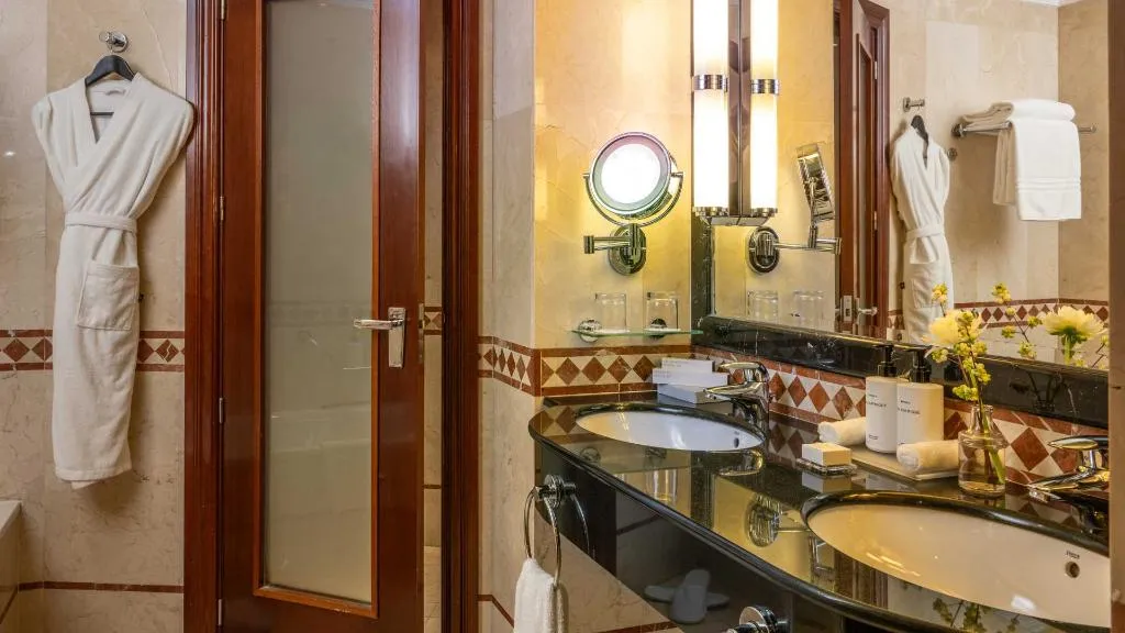 DOUBLE CLASSIC QUEEN BED Room, InterContinental Madrid, Madrid