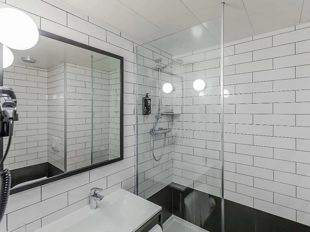 TWIN SUPERIOR Room, Ibis Guimaraes, Porto