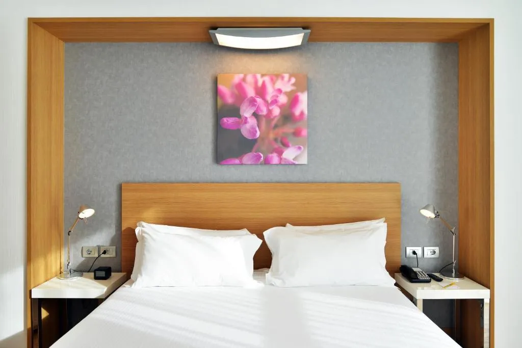 DOUBLE KING SIZE BED Room, Hilton Garden Inn Milan North, Milan