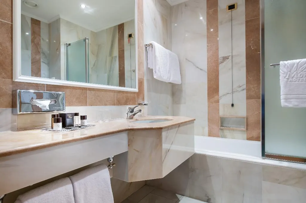 DOUBLE SINGLE USE STANDARD Room, Royal Garden Hotel, Milan