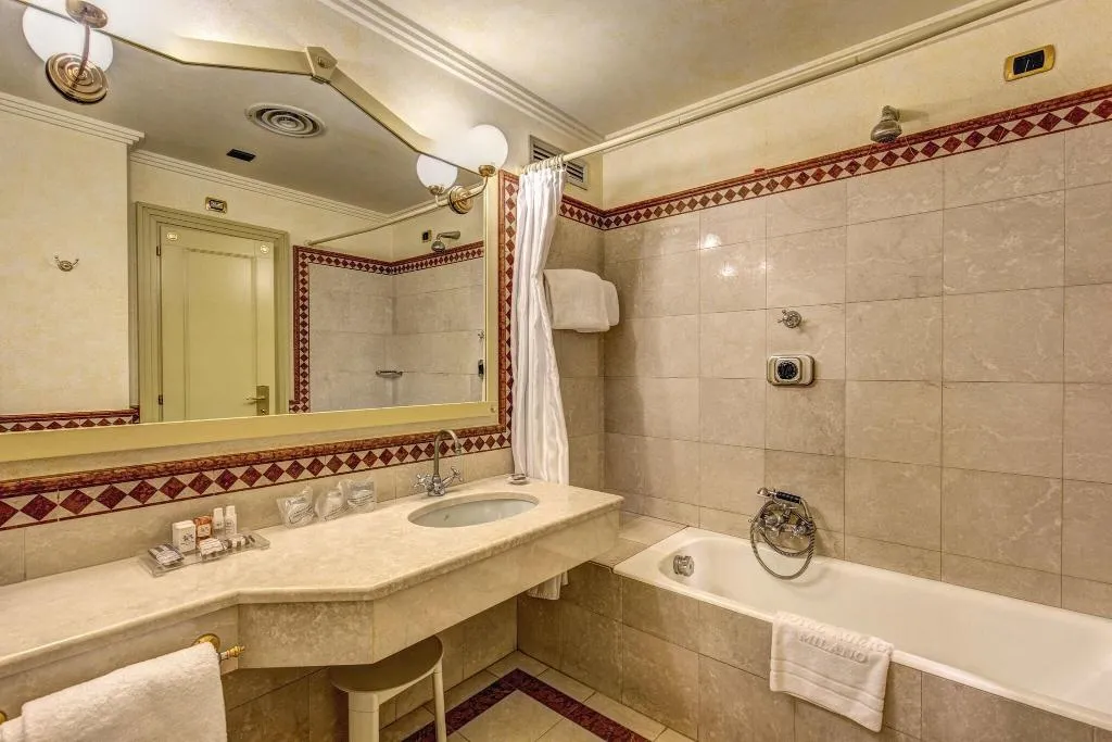TRIPLE TWO DOUBLE BEDS Room, Auriga, Milan