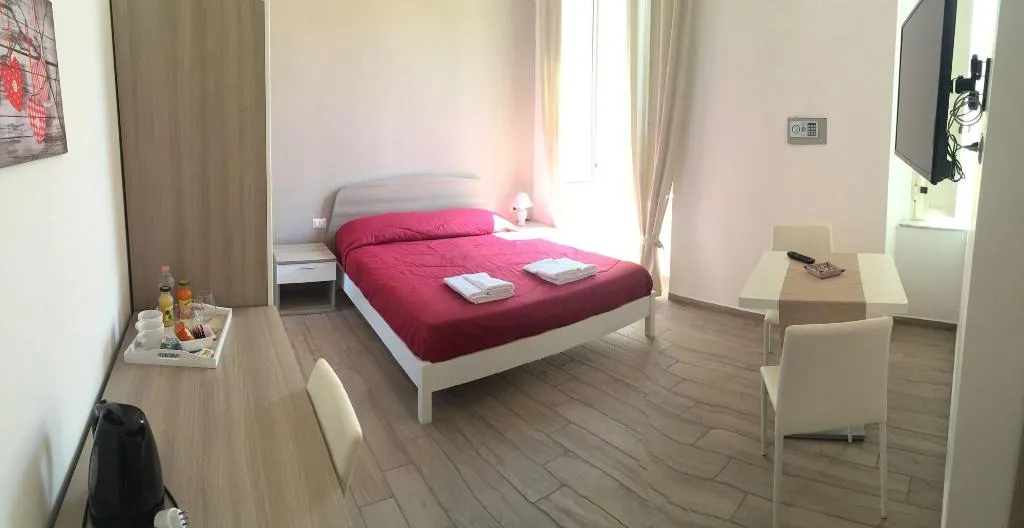 Room, Funikulì Funikulà, Naples