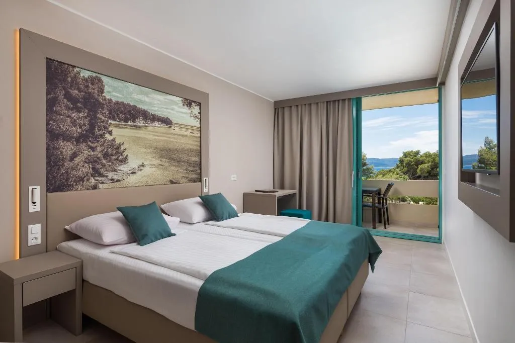 Room, Bretanide, Split