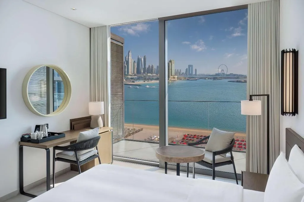 TWIN PREMIUM SEA VIEW Room, Radisson Beach Resort Palm Jumeirah, Dubai
