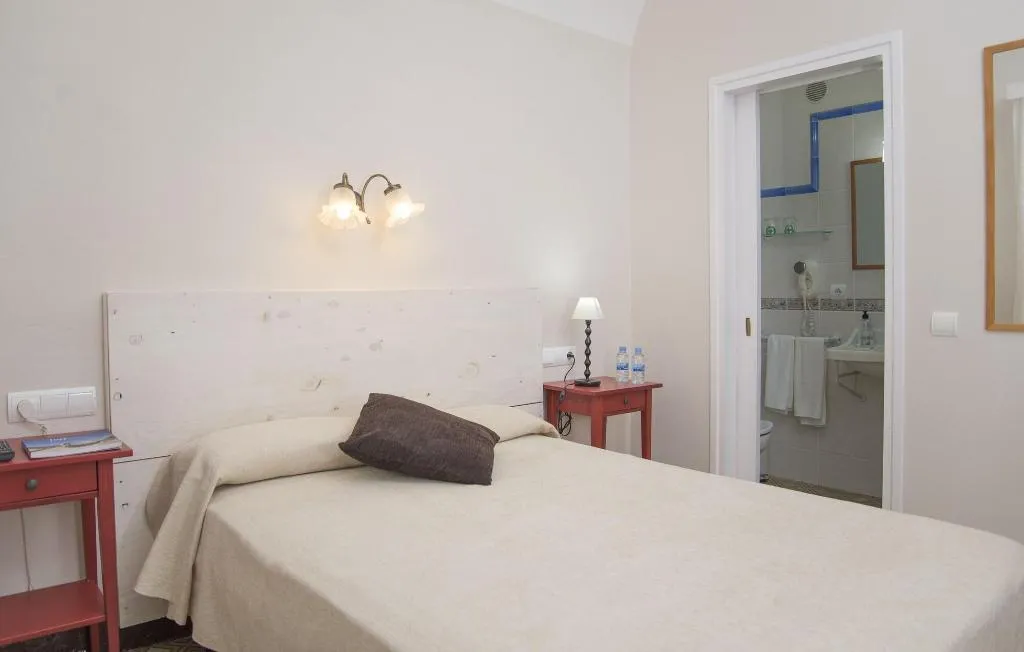 Room, Hostal L'Estrella, Costa Brava