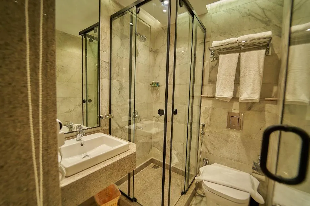 Room, Gold's Pyramids Hotel, Cairo