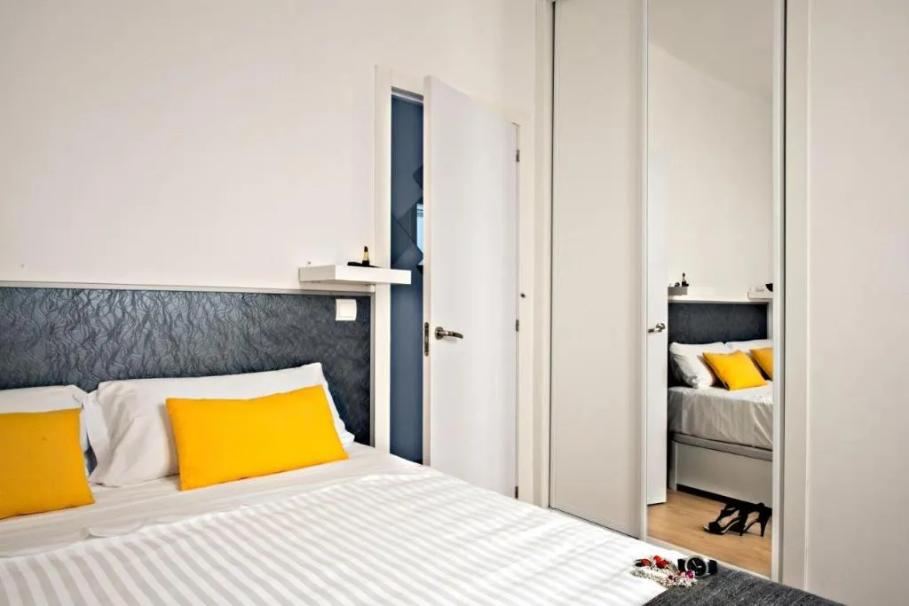 APARTMENT TWO BEDROOMS Room, Apartamentos Madrid Puerta del Sol, Madrid