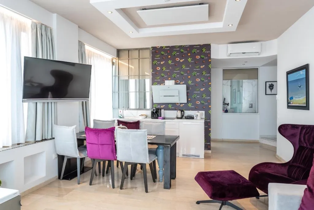 APARTMENT WITH JACUZZI WITH VIEWS Room, Sea And The City, Halkidiki