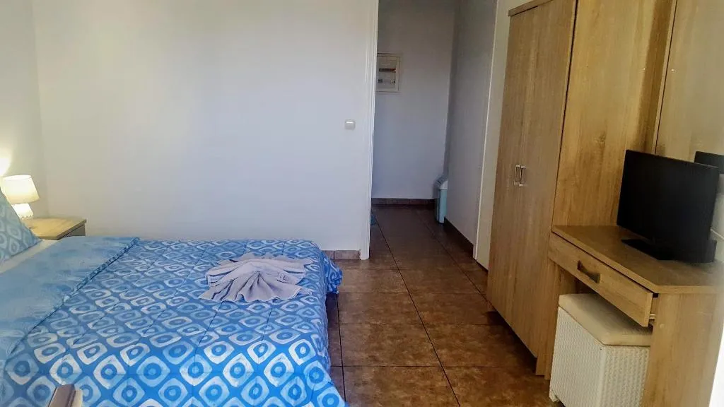 Room, Pleasure Beachside Studios, Santorini