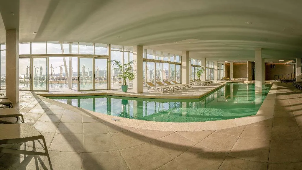 Pool, Ax Odycy, Malta